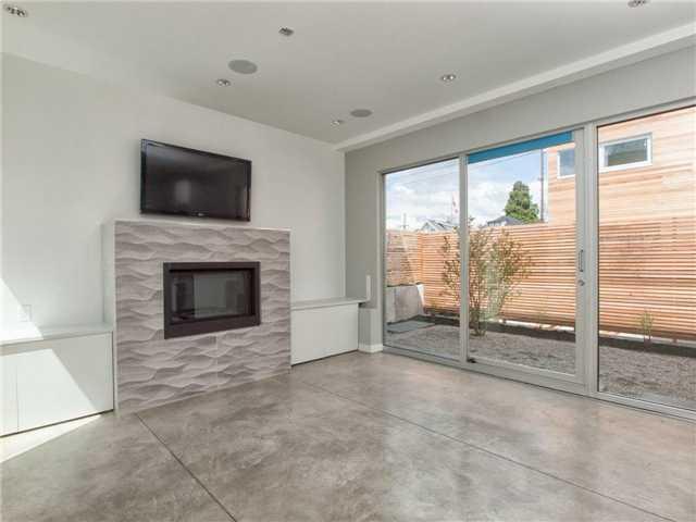 3669 maxwell - living space