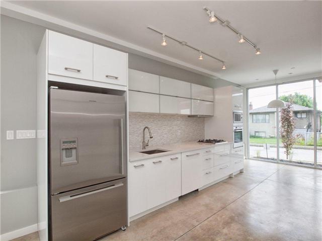 3669 maxwell - kitchen