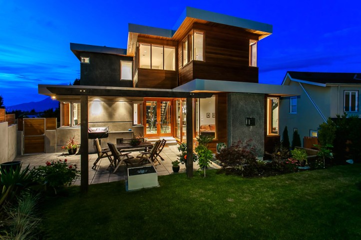 3608 quesnel - back of house