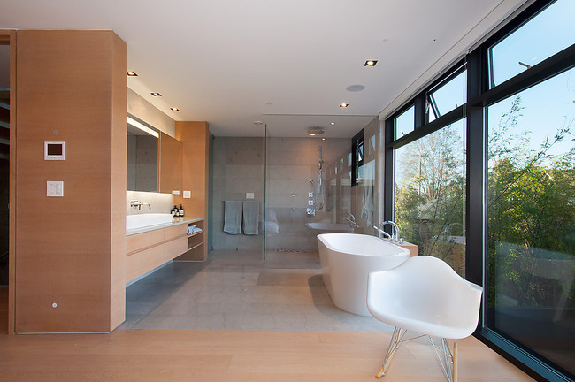 4669 west 9th - ensuite