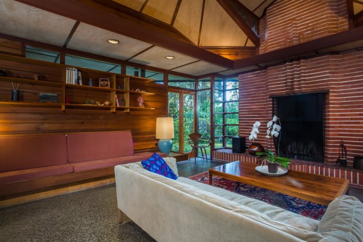 943 eastcot - living room