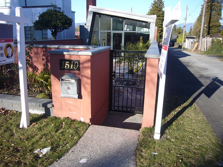 1519 west 33rd - gate