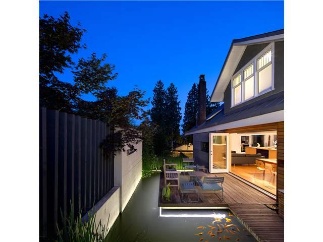 198 east windsor road - side yard