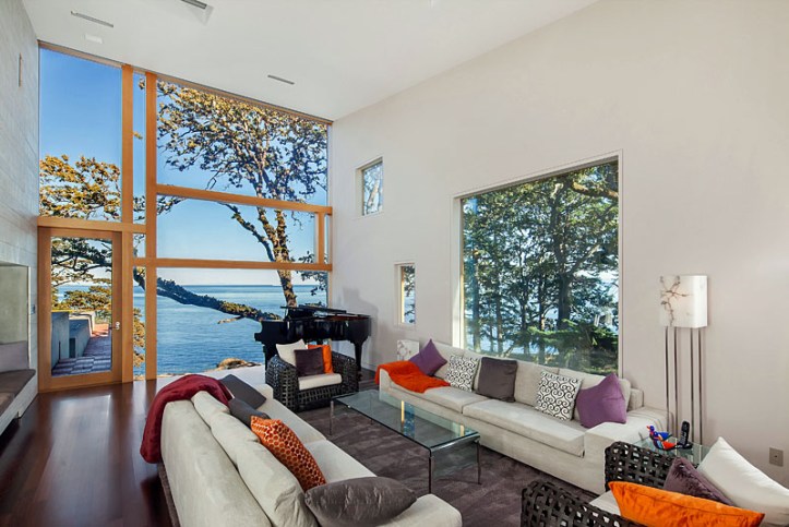 metchosin house - living room