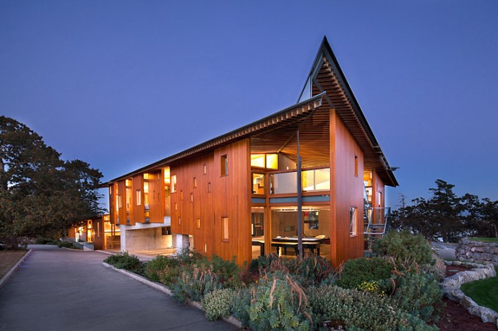 metchosin house - front of house