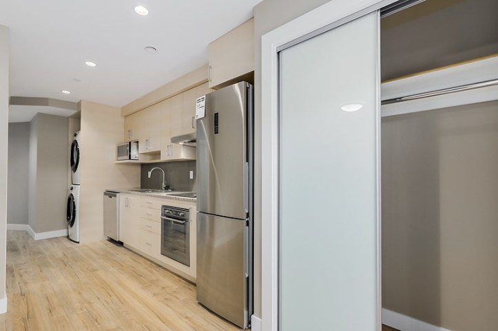 959 west 18th avenue - suite kitchen