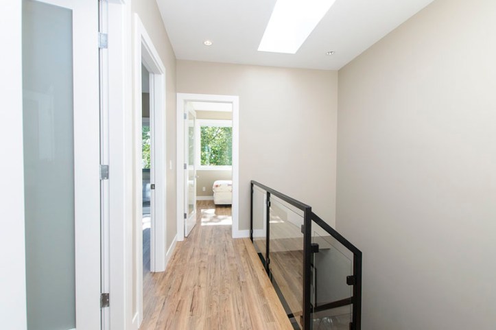 969 west 18th - upper landing