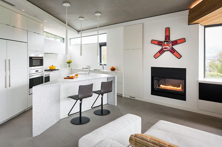 1505 tolmie - living space