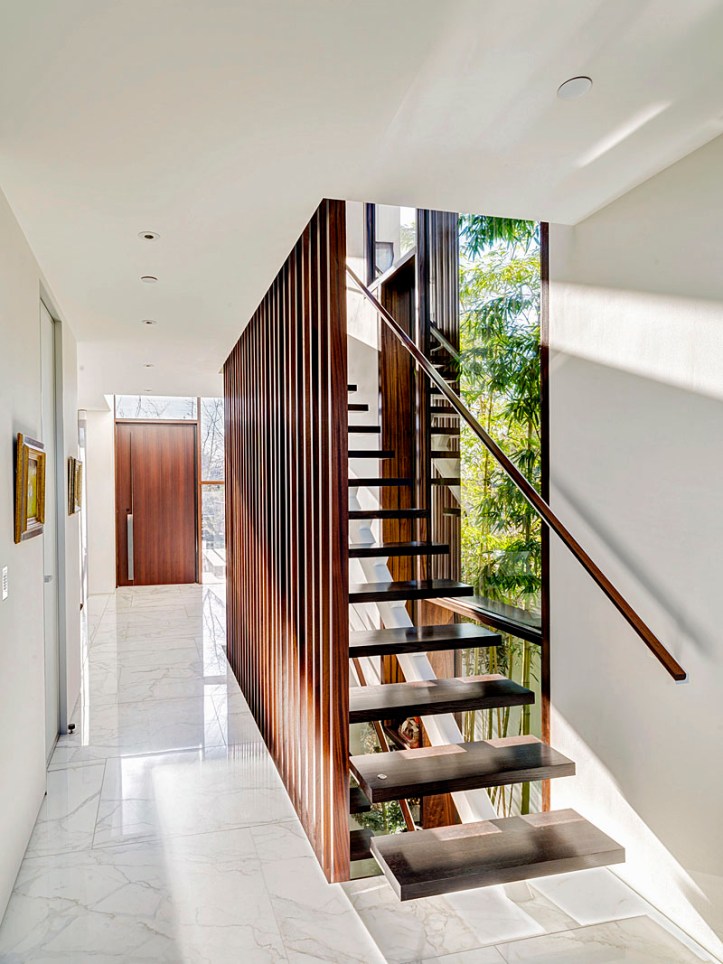 2010130_w38_int_h4_0272_74