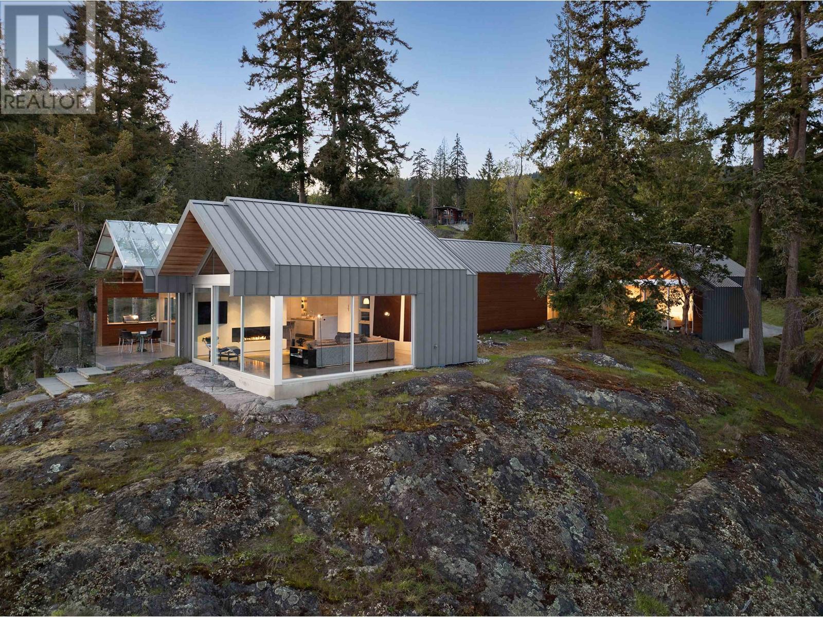 ocean park residence : bowen island – modern vancouver houses